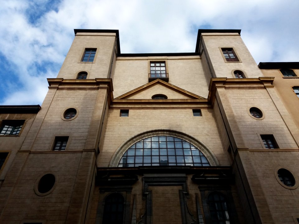 Chapelle de la Trinité de Lyon - Haut de la façade