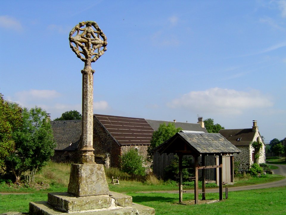 Chalinargues (Cantal) Croix de Mons
