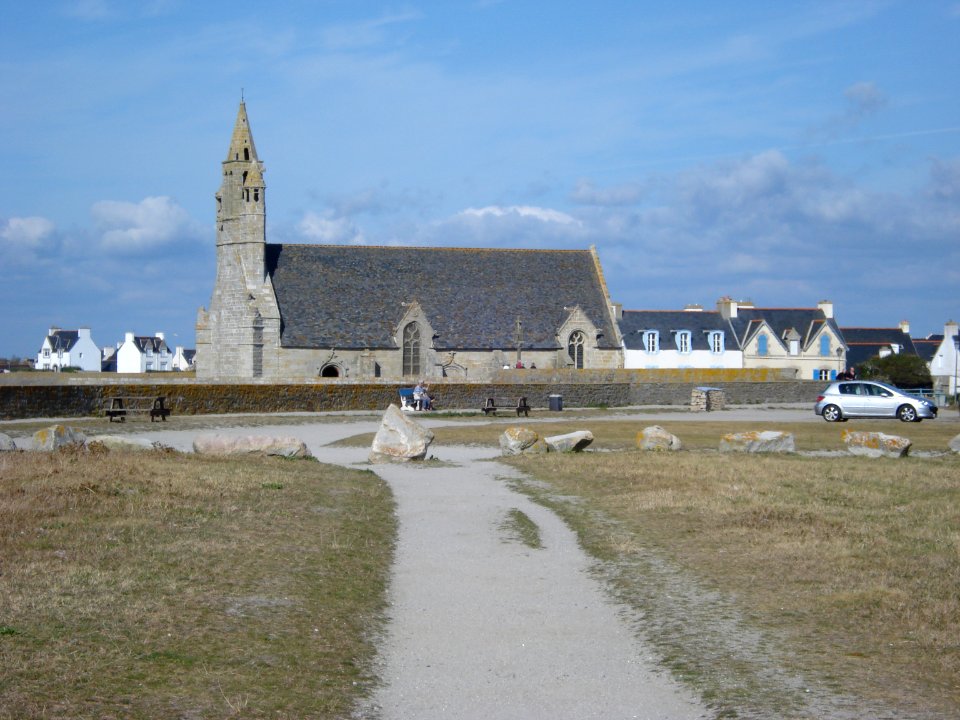 Chapelle Notre-Dame de la Joie vue de distance