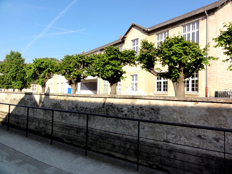 Chambly (Oise) École