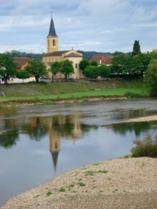 Chambilly (Saône-et-Loire, Fr) vue générale, la Loire et l'église