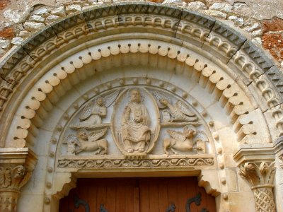 Chârost (Cher, Fr), tympan de l église