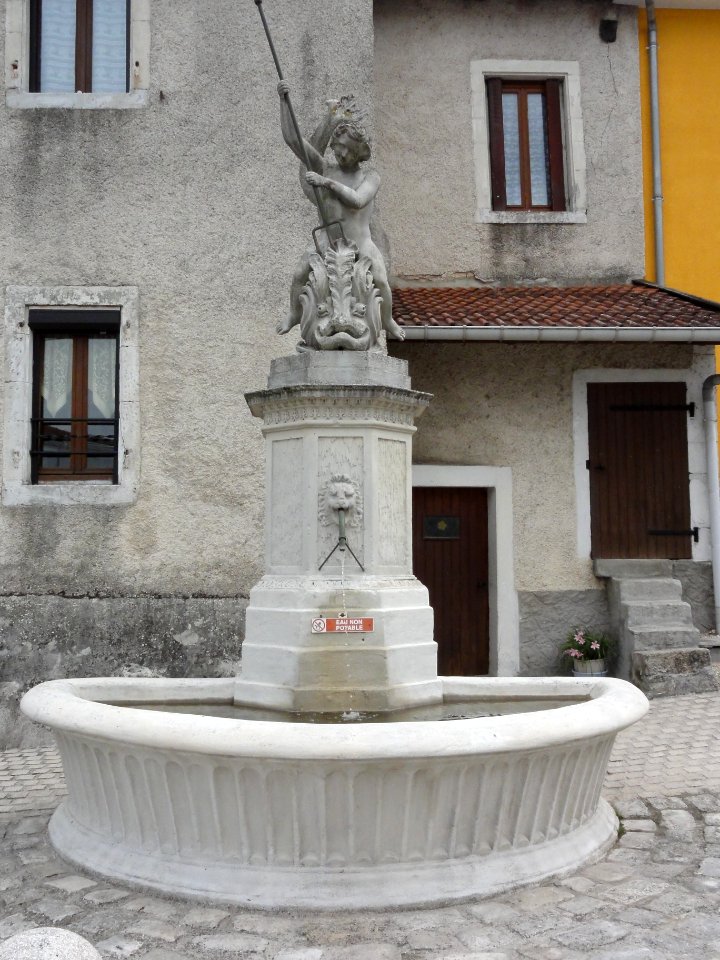 Chalaines (Meuse) fontaine