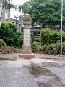 Chambray-lès-Tours (Indre-et-Loire) Monument aux morts