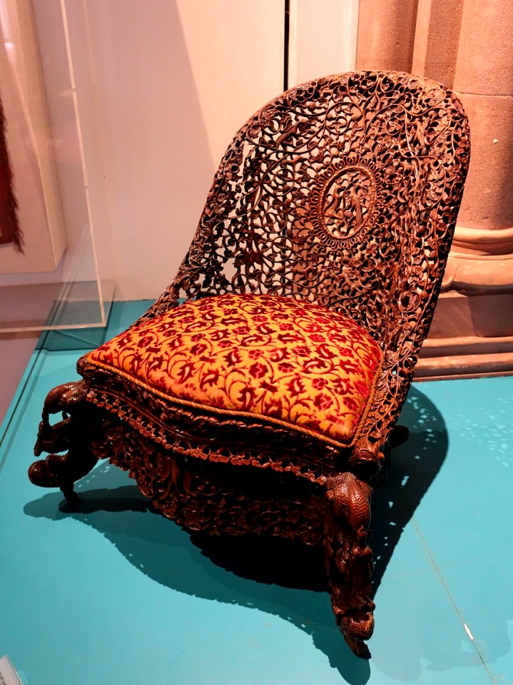 Chair, Goa, India, 1850-1900, teak - Germanisches Nationalmuseum - Nuremberg, Germany - DSC03062