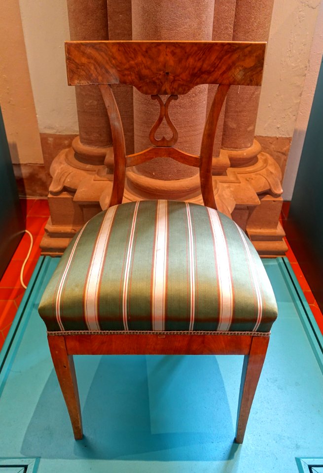 Chair, Biedermeier style, Southern Germany, c. 1820, softwood, walnut veneer, chintz - Germanisches Nationalmuseum - Nuremberg, Germany - DSC03034