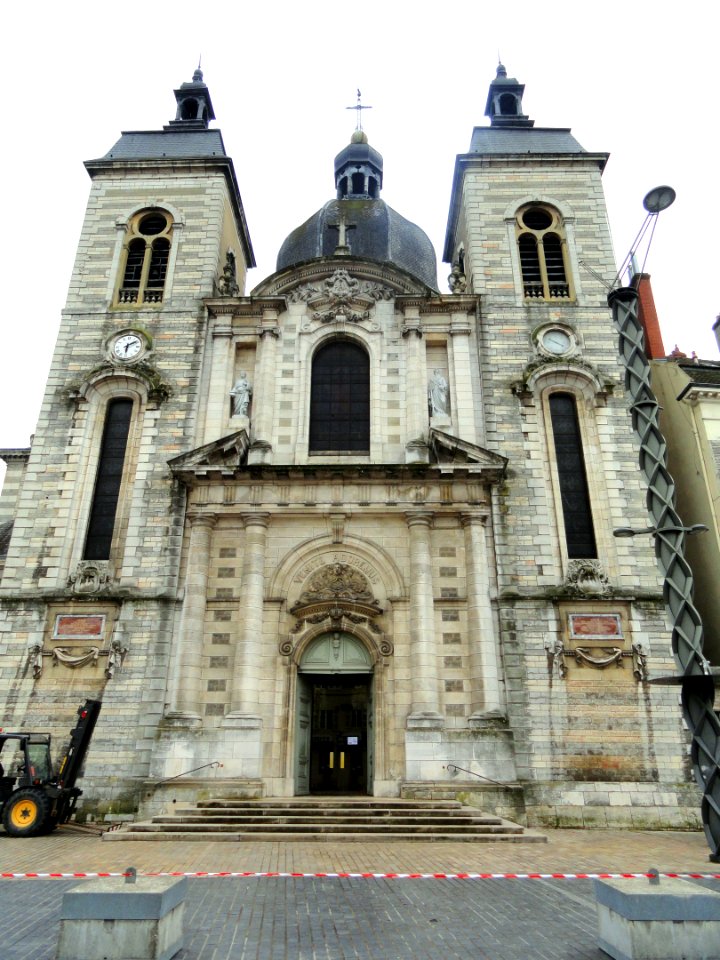 Chalon Saone Façade Église St Pierre 01