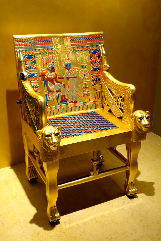 Chair from tomb of Tutankhamun, reproduction - Fitchburg Art Museum - DSC08613