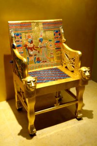 Chair from tomb of Tutankhamun, reproduction - Fitchburg Art Museum - DSC08613