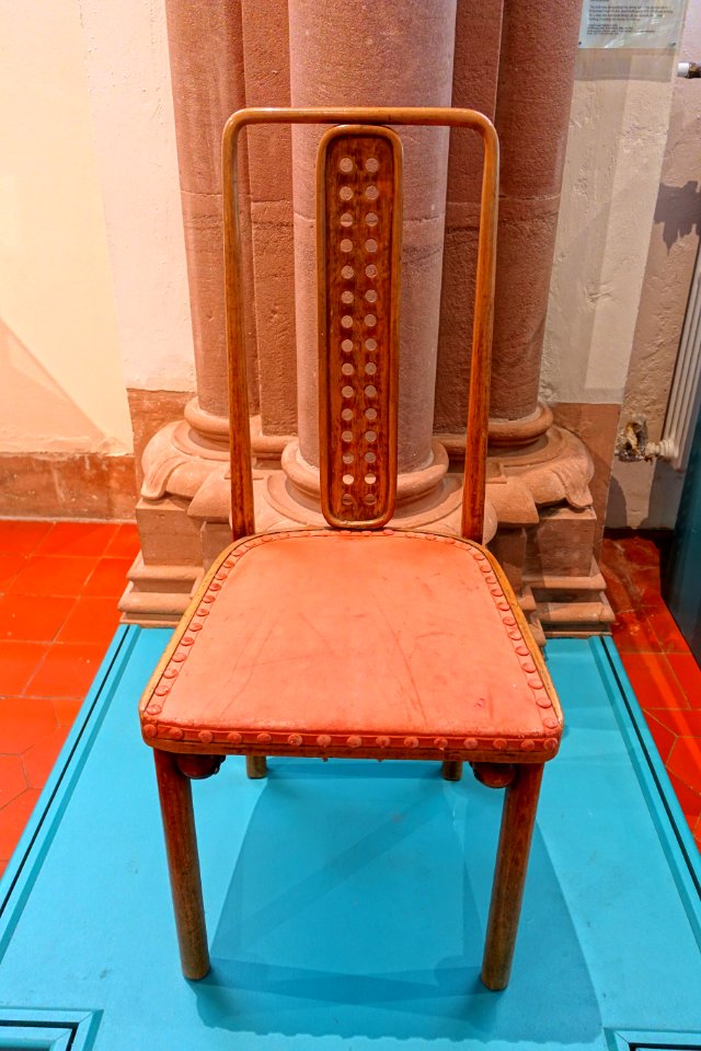 Chair by Joseph Hoffmann, 1904, manufactured by Jakob & Josef Kohn, Vienna, c. 1906, bentwood beech, leather - Germanisches Nationalmuseum - Nuremberg, Germany - DSC03040