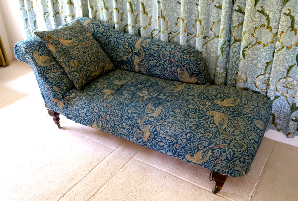Chaise - Kelmscott Manor - Oxfordshire, England - DSC00026