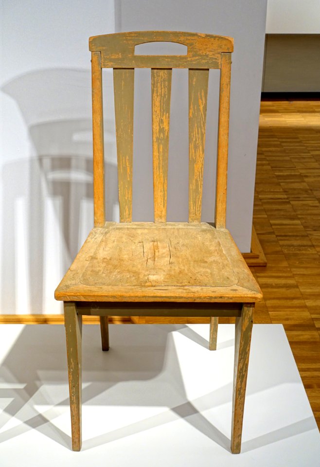 Chair from the Arts and Crafts School, Weimar, by Henry van de Velde, c. 1907, birch, plywood - Hessisches Landesmuseum Darmstadt - Darmstadt, Germany - DSC00705