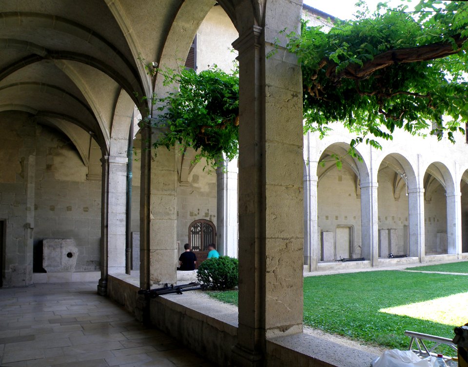 Chambéry Couvent Franciscains Cloître 3