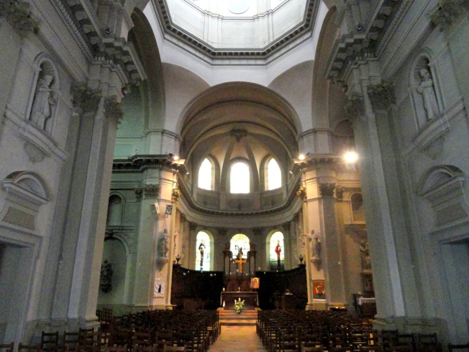 Chalon Saone Église St Pierre Intérieur 01