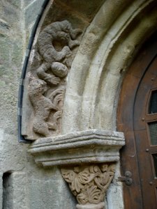 Chamalières-sur-Loire, église Saint-Gilles, détail sculpté du portail