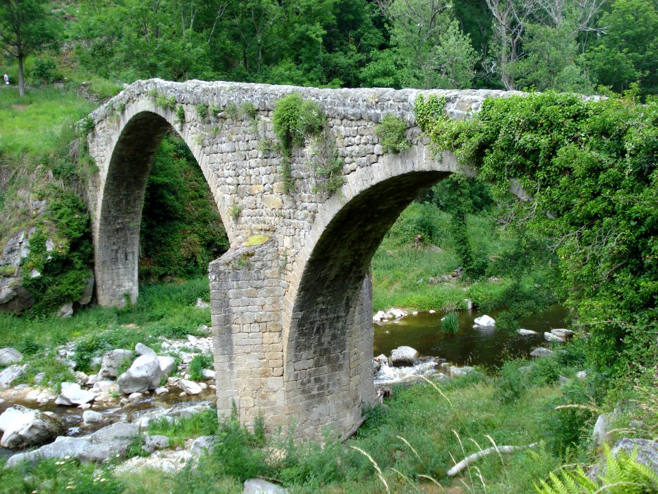 Chalencon, l'Ance avec le pont du diable