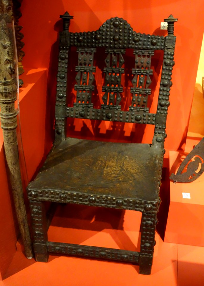 Chair, Akan - Glenbow Museum - DSC00395