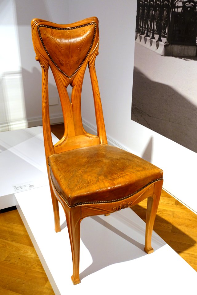 Chair, Hector Guimard, Paris, c. 1900, pear wood, leather - Bröhan Museum, Berlin - DSC03968