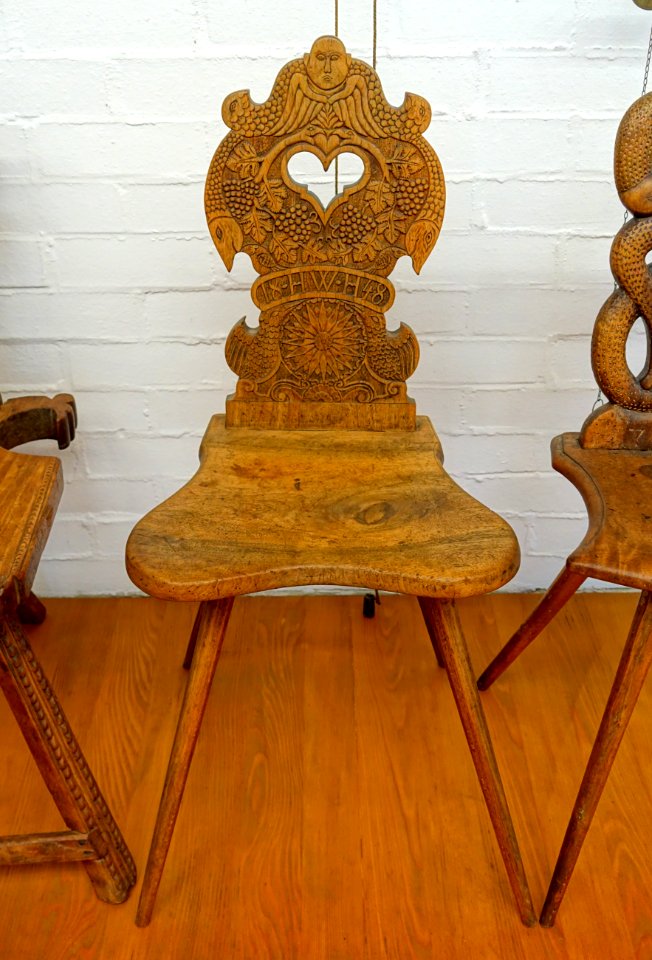 Chair, southern Schwalzwald, 1848, walnut, beech - Germanisches Nationalmuseum - Nuremberg, Germany - DSC03595