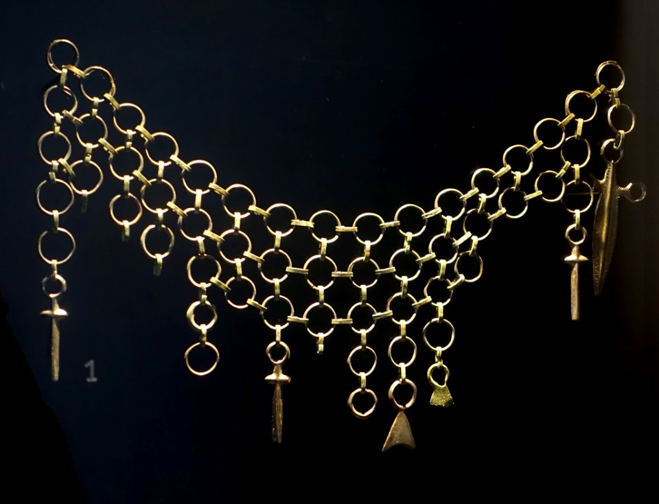 Chain work, Neuffen, Kreis Esslingen, 10th-9th century BC, bronze - Landesmuseum Württemberg - Stuttgart, Germany - DSC02759