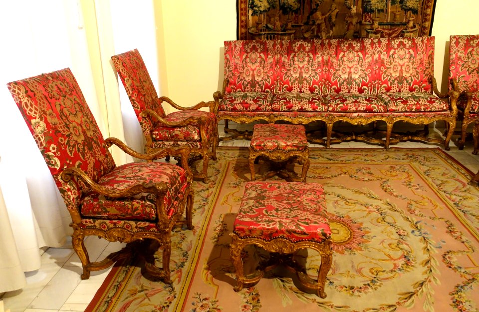 Chairs and settee, Paris, c. 1710-1715 AD - Museo Nacional de Artes Decorativas - Madrid, Spain - DSC08352