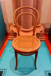 Chair No. 14, Thonet, design 1859, manufactured c. 1920, bentwood beech, walnut stain, woven cane seat - Germanisches Nationalmuseum - Nuremberg, Germany - DSC03037