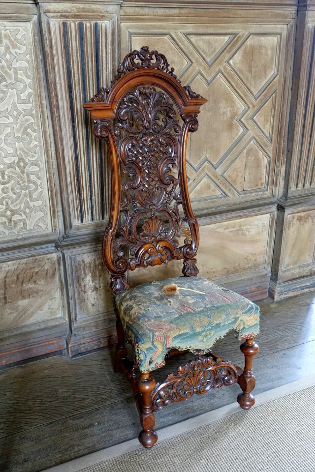Chair - Long Gallery, Haddon Hall - Bakewell, Derbyshire, England - DSC02765