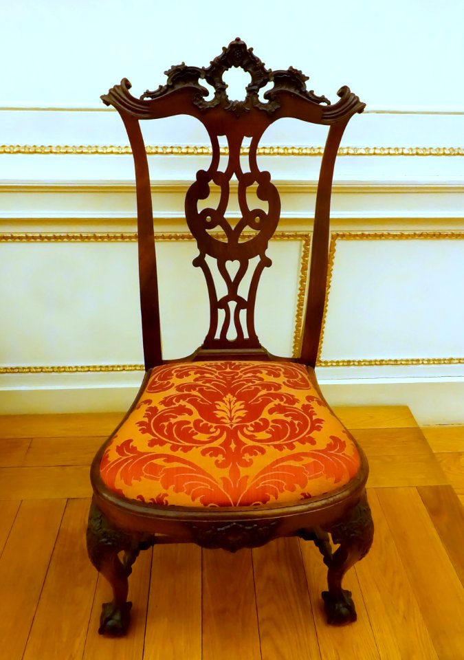Chair, Portugal, 1775-1800, walnut, modern damask - Museu Nacional de Soares dos Reis - Porto, Portugal - DSC00540