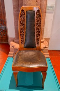 Chair by Sebastian Schrobenhauser, 1913, Nuremberg, walnut, leather, brass - Germanisches Nationalmuseum - Nuremberg, Germany - DSC03083