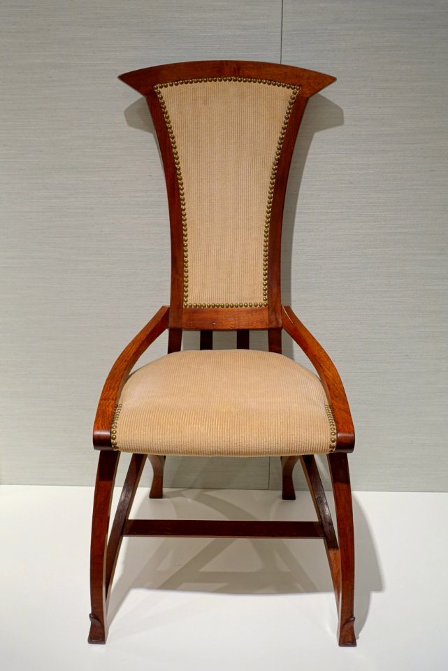 Chair from the director's room of the Revue Blanche, by Henry van de Velde, 1899, walnut, cotton - Hessisches Landesmuseum Darmstadt - Darmstadt, Germany - DSC00691