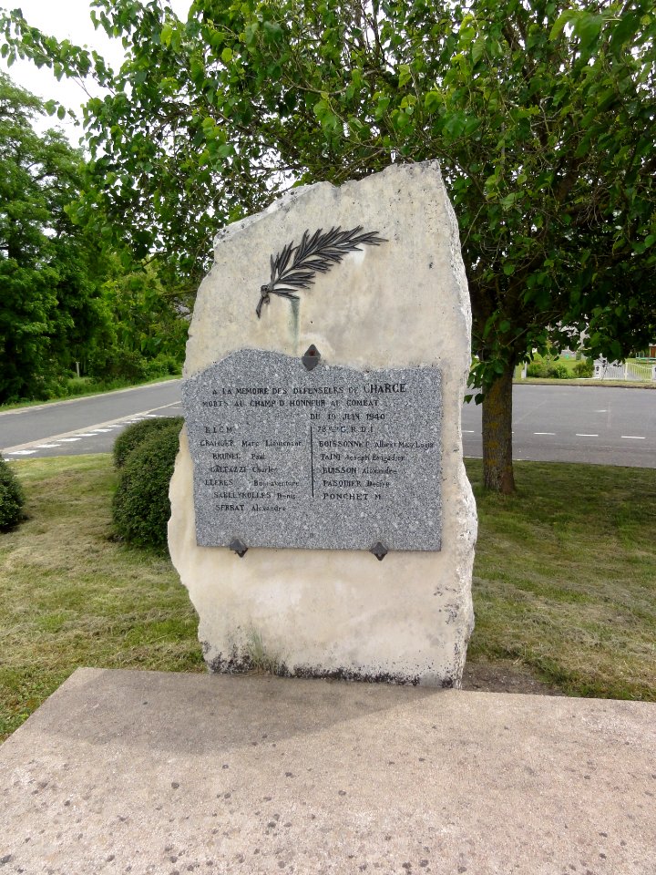 Chargé (Indre-et-Loire) Monument aux morts