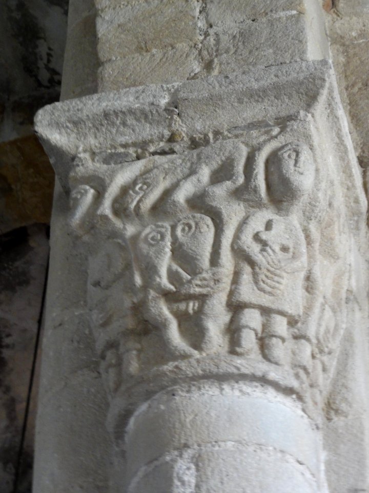 Chapiteaux de l'église Saint-Pierre de Biollet (Puy-de-Dôme) 04