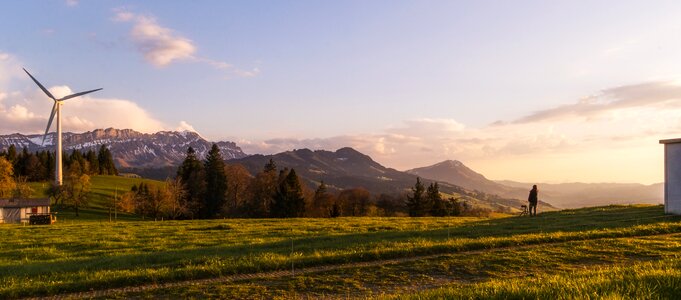 Human windräder abendstimmung