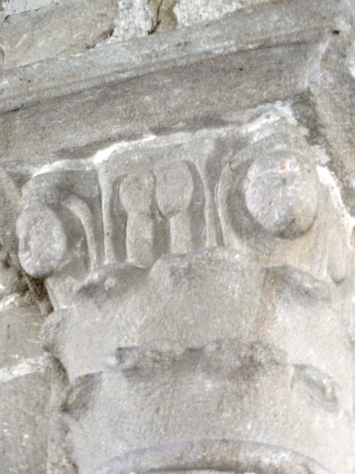 Chapiteaux de l'église Saint-Pierre de Biollet (Puy-de-Dôme) 06