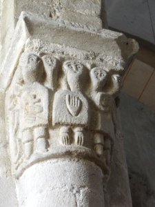 Chapiteaux de l'église Saint-Pierre de Biollet (Puy-de-Dôme) 03