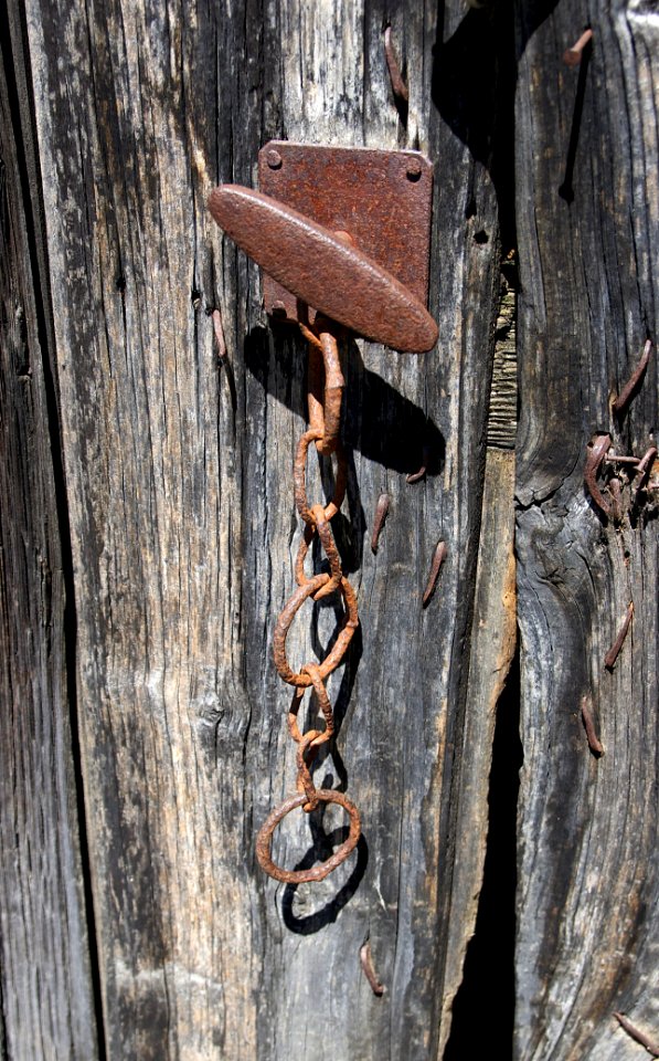 Chaine poignée de porte rouillées