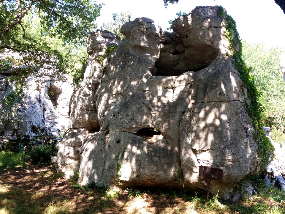 Chapias - Site du rocher des Curés - Rocher des Curés