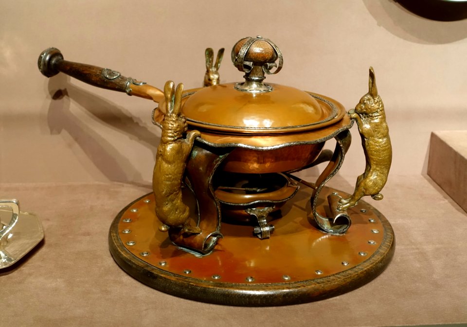 Chafing dish, Joseph Heinrich maker, Cowell and Hubbard retailer, United States design patent 1904, copper, wood, silver - Dallas Museum of Art - DSC05194