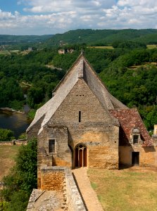 Chapelle vue depuis le Château de Beynac Dordogne 21