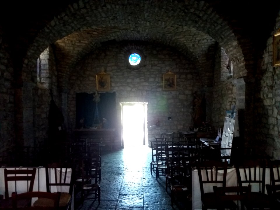 Chapias - Chapelle - Intérieur côté porte
