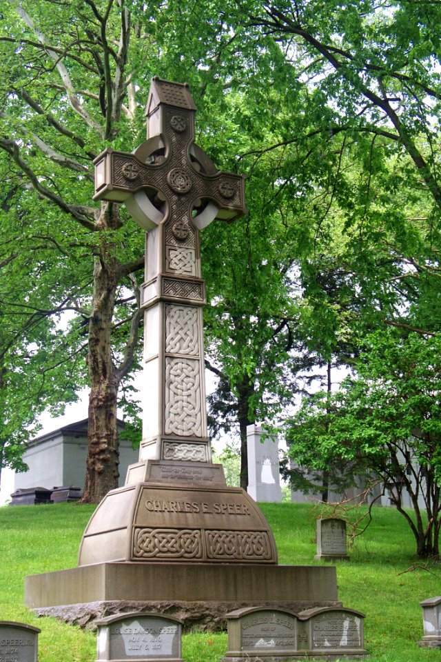 Charles E. Speer Cross, Allegheny Cemetery, 2015-05-16, 01