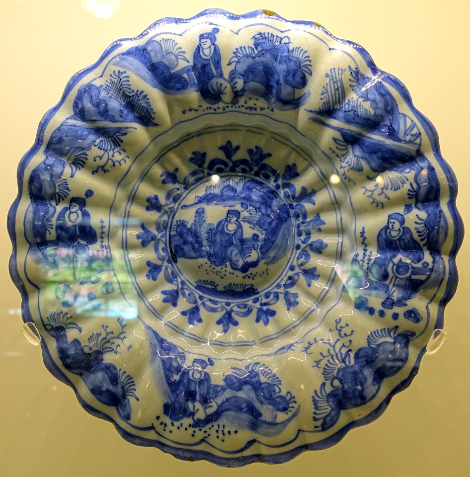 Charger, Frankfurt or Hanau, Germany, c. 1700-1730, tin-glazed earthenware - Montreal Museum of Fine Arts - Montreal, Canada - DSC09252