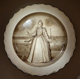 Charger, Leeds Factory, c. 1775, earthenware - Chazen Museum of Art - DSC02209