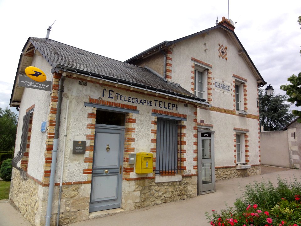 Chargé (Indre-et-Loire) la deuxième ancienne gare, aussi ancienne PTT