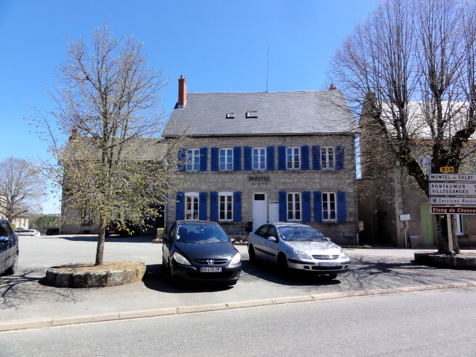 Charensat (Puy-de-Dôme) mairie