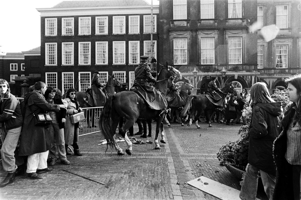 Charge door de bereden politie, Bestanddeelnr 930-5100