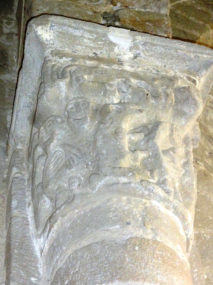 Chapiteaux de l'église Saint-Pierre de Biollet (Puy-de-Dôme) 05