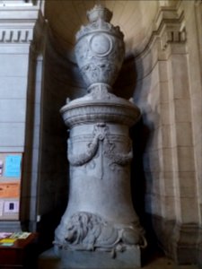 Chapelle Sainte-Croix de Lyon - Colonne aux victimes du siège de Lyon