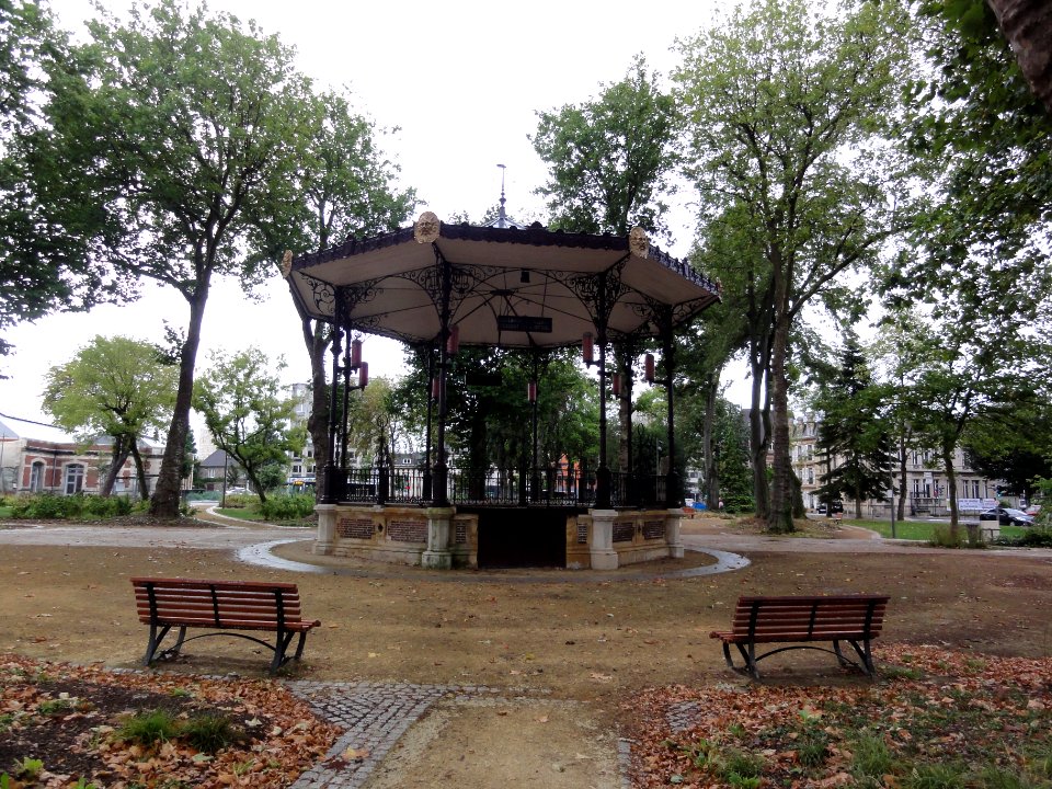 Charleville-Mézières (Ardennes) kiosque à musique près de la gare