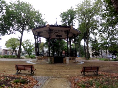 Charleville-Mézières (Ardennes) kiosque à musique près de la gare